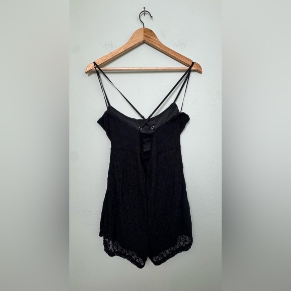 NWT Le Lis Black Lace Open Back Micro Romper / Bodysuit Romper Size Large - Picture 6 of 15